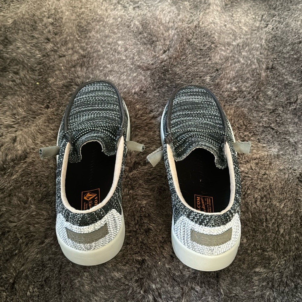 Volcom hard toe shoes